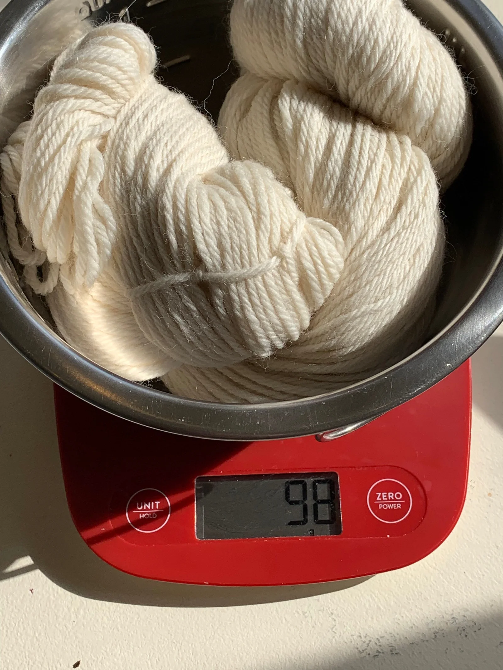 Weighing yarn